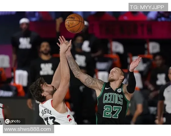 猛龙与鹈鹕激战下半场精彩瞬间回顾与赛况分析 猛龙与鹈鹕激战下半场精彩瞬间回顾与赛况分析